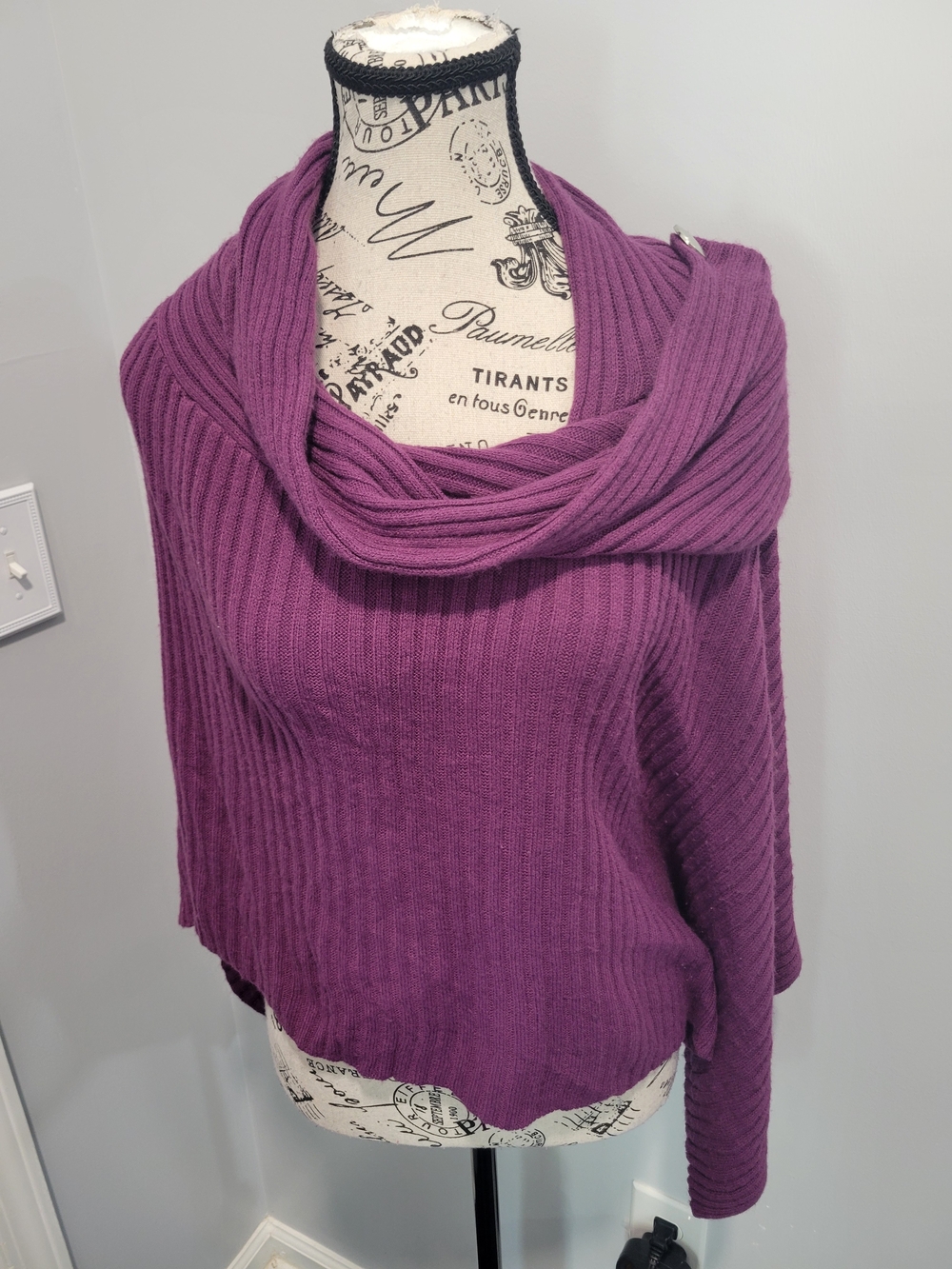 Crystal Kobe purple ribbed knit button-shoulder poncho